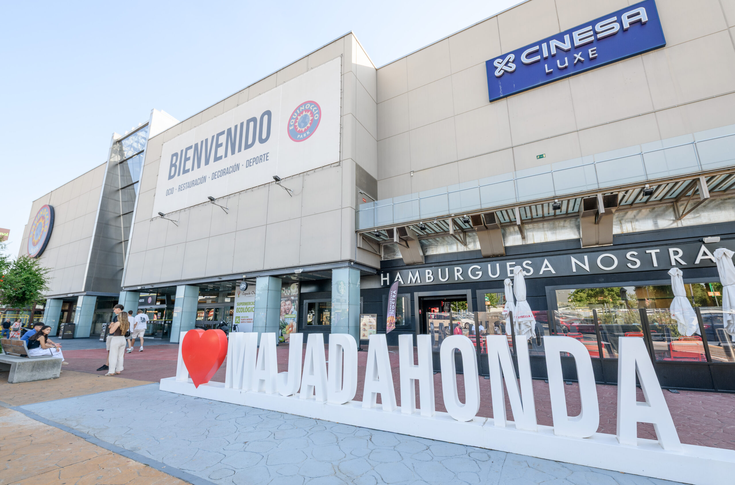 Vista 2 del parque comercial Equinoccio Park en Majadahonda, Madrid – Arker