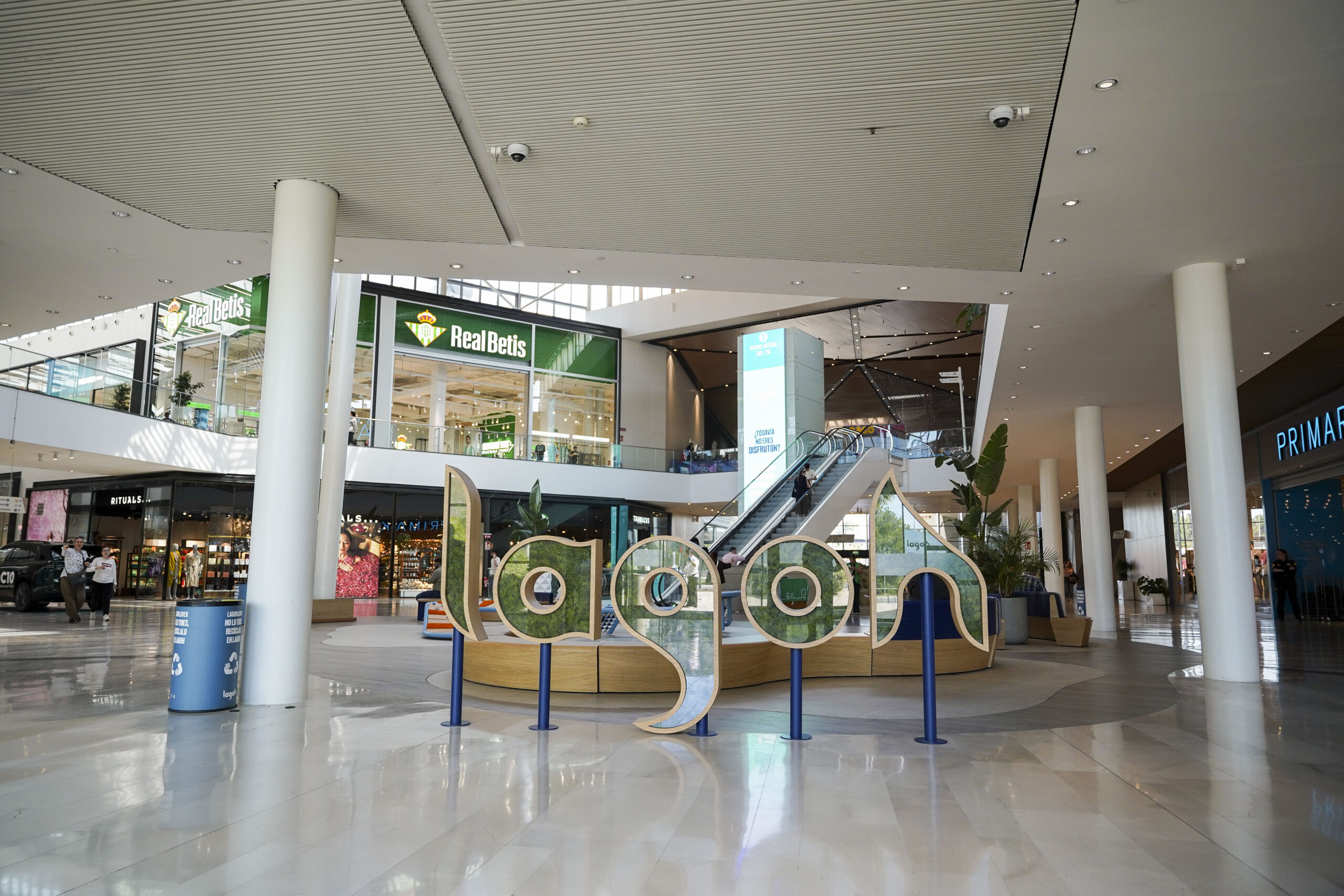 Vista 8 del centro comercial Lagoh en Sevilla – Arker
