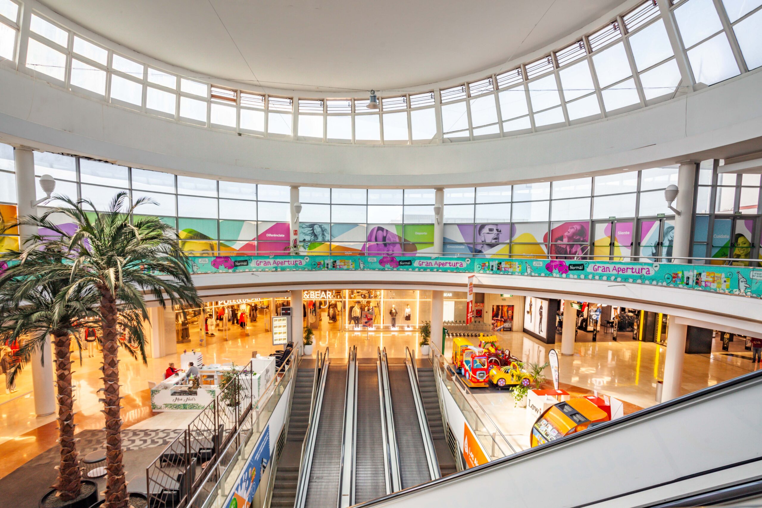 Vista 4 del centro comercial Los Alcores en Alcalá de Guadaíra, Sevilla – Arker