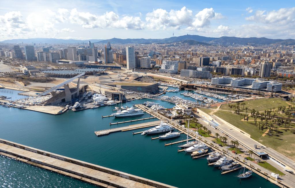 Vista 2 del centro comercial Marina Port Fòrum en Barcelona – Arker