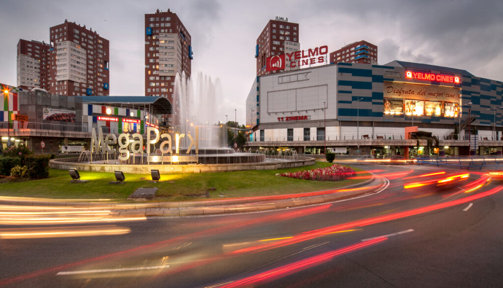 Vista 1 del parque comercial Megapark Barakaldo en Barakaldo, Bizkaia – Arker