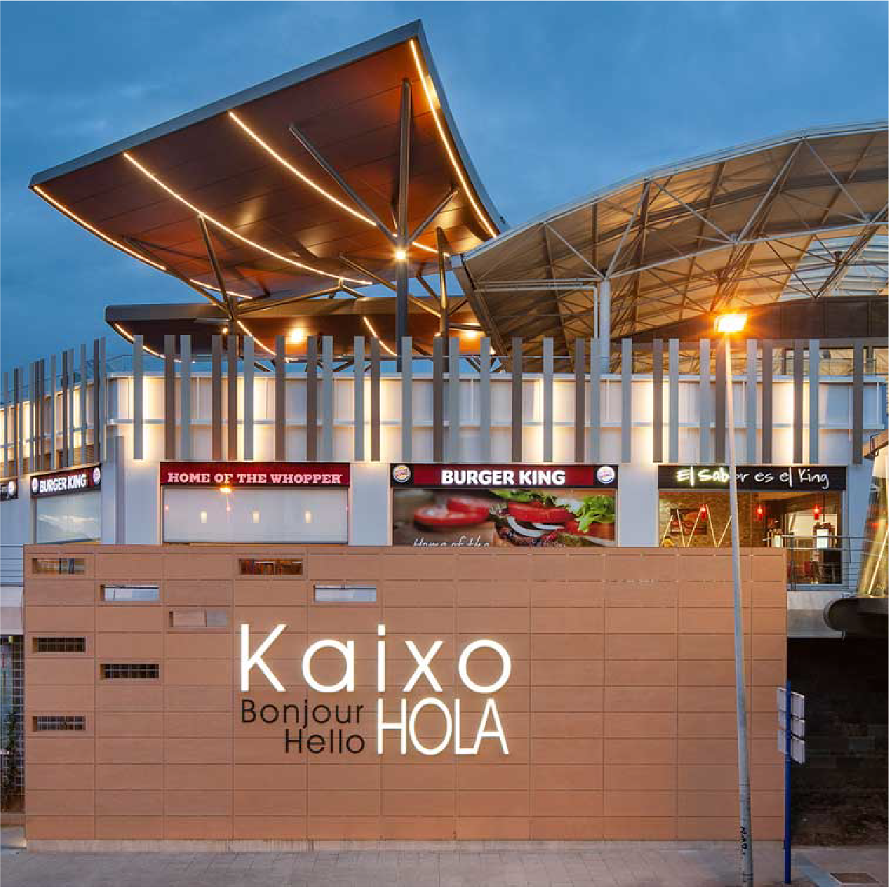 Vista del parque comercial Megapark Barakaldo en Barakaldo, Bizkaia – Arker